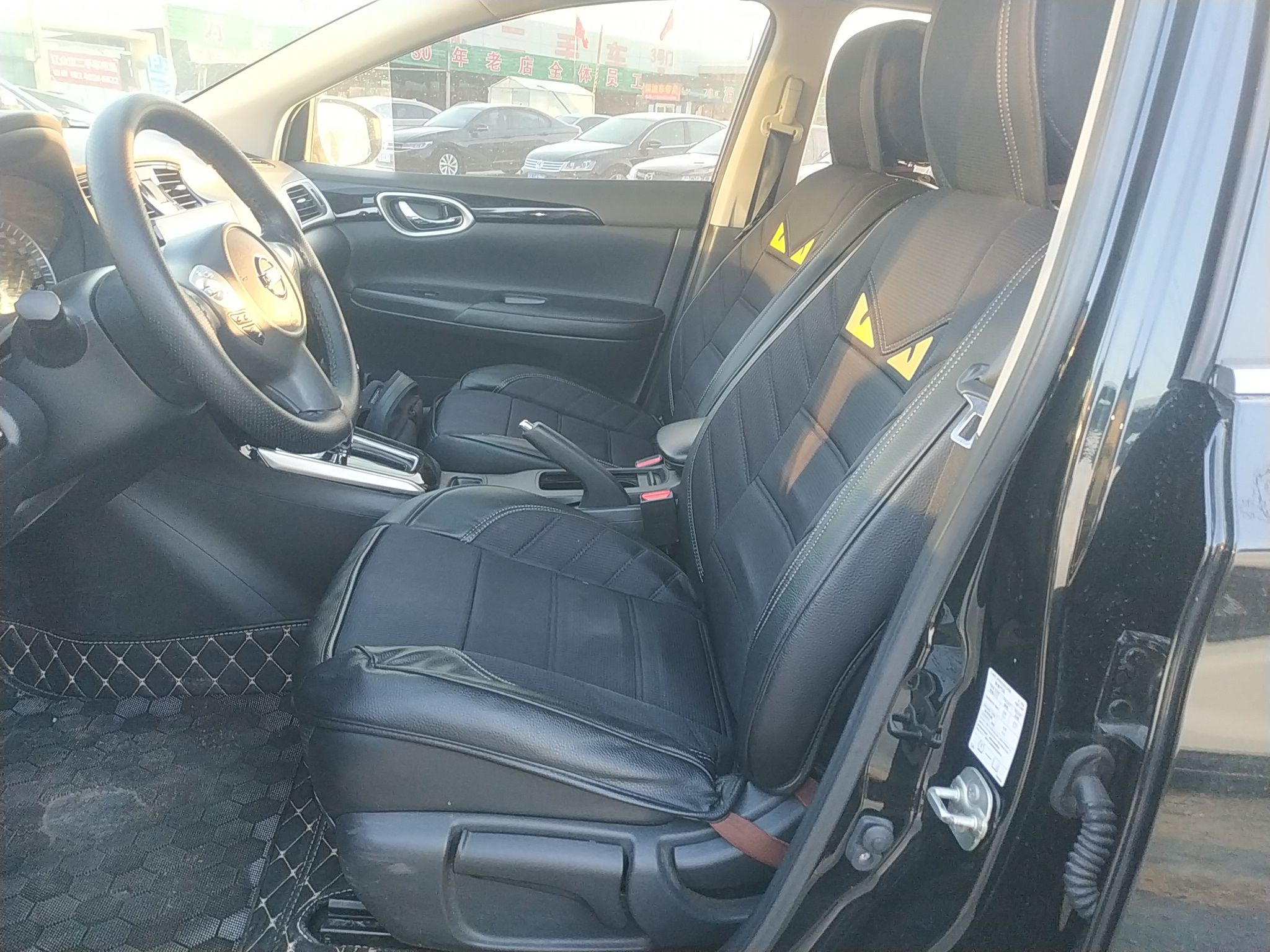 المقاعد الأمامية داخل السيارة