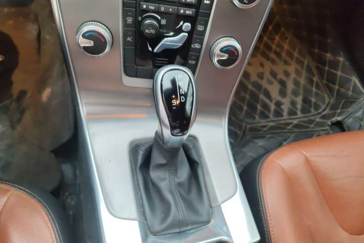 Used Volvo S60 2018 S60L T3 Smart Progress Edition Gear Lever