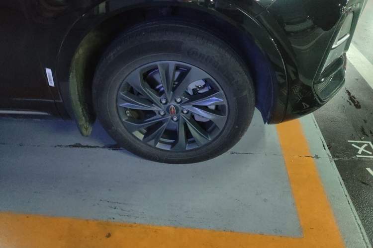 Used Hongqi HS5 2023 2.0T Qixiang Pro 500 000th Unit Commemorative Edition Right Front Wheel Hub