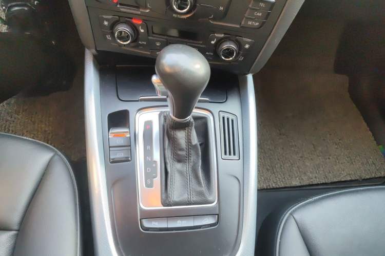 Used Audi Q5 2012 2.0TFSI Technology Model Gear Lever