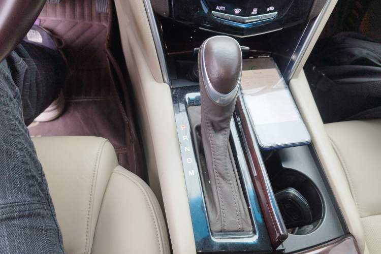 Used Cadillac XTS 2015 28T Comfort Model Gear Lever