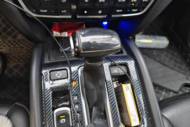 Used GAC Trumpchi GS8 2017 320T Two-Wheel Drive Luxury Smart Connectivity Version (7 Seats) Gear Lever