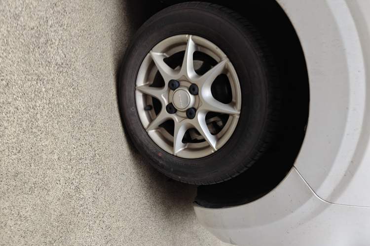 Used Roewe Clever 2022 311km QiQi BoBo Edition Right Front Wheel Hub