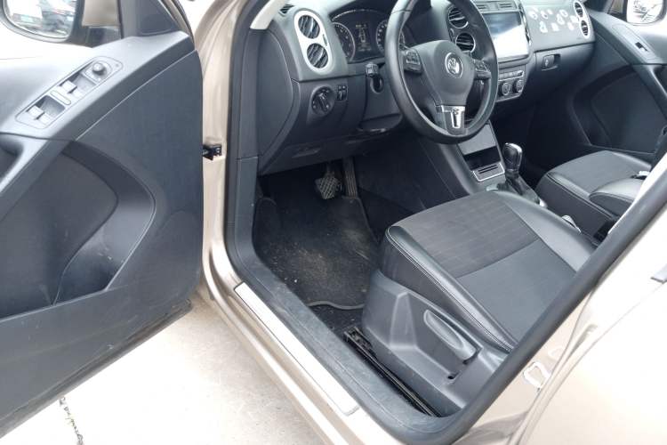 Used Volkswagen Tiguan 2016 300TSI Automatic All-Wheel Drive Fashion Vision Edition Driver Seat