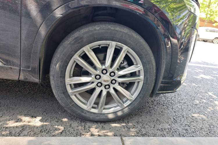 Used Cadillac XT6 2021 2.0T Six-Seater Four-Wheel-Drive Luxury Version Right Front Wheel Hub