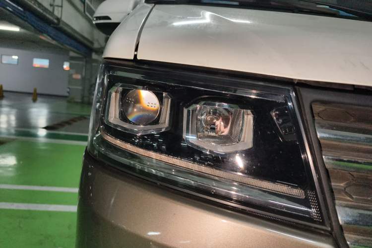 Used Jinbei New Hiace S 2019 1.5L Van Business Edition China VI SWC15M Right Front Headlight