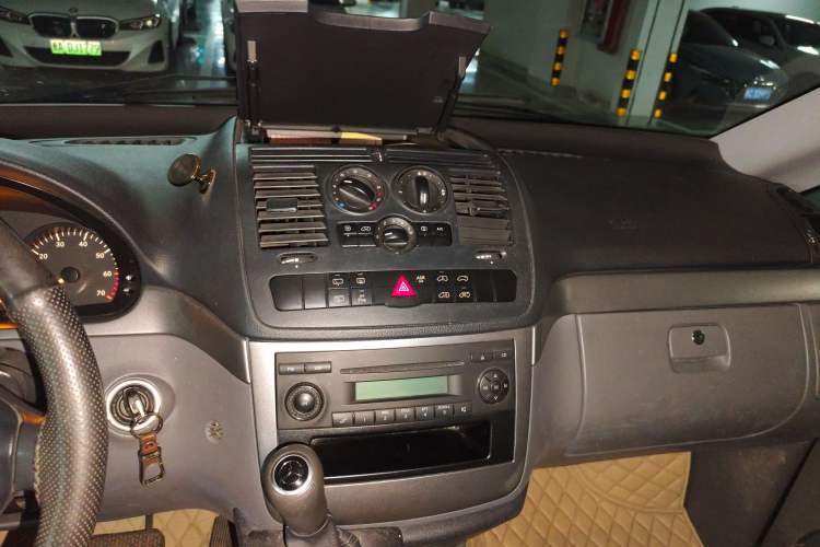 Used Mercedes-Benz Vito 2011 2.5L 7-seater executive version