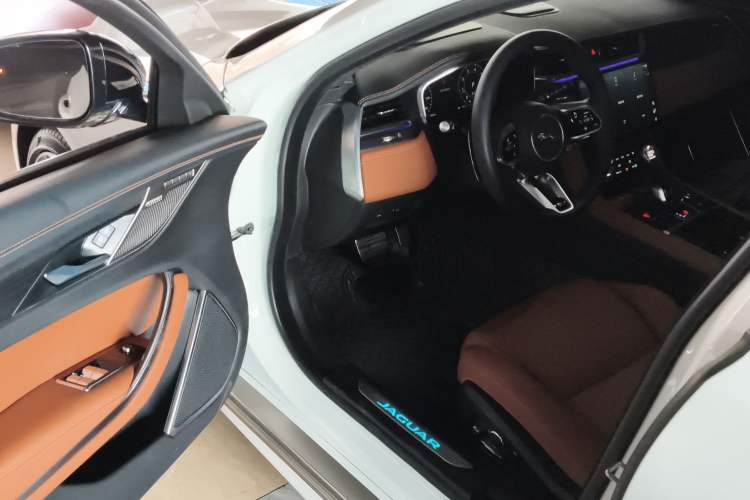 Used Jaguar XFL 2024 2.0T P300 Four-Wheel Drive Flagship Sport Gold Edition