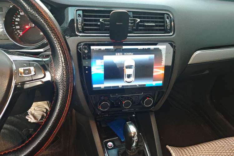 Used Volkswagen Sagitar 2017 1.6L Automatic Comfort Model Audio And AC Panel