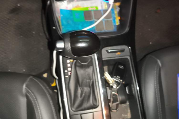 Used Kia K4 2017 1.8L Automatic GLS Special Gear Lever