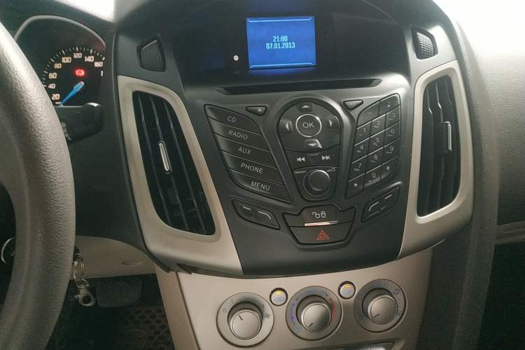 Used Ford Focus 2012 Sedan 1.6L Automatic Comfort Model Audio And AC Panel