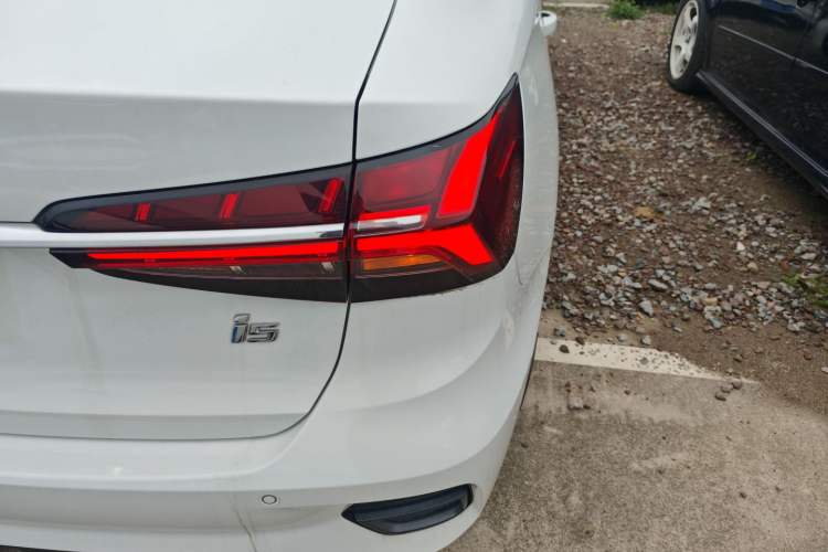 Used Roewe i5 2021 1.5L Manual Platinum Edition Right Rear Taillight