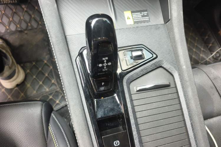 Used Lynk & Co 03 2023 1.5TD DCT JingPro Gear Lever