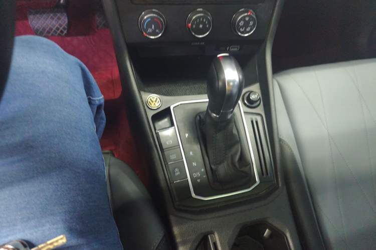 Used Volkswagen Lavida 2023 1.5L Automatic 5 Million Edition Gear Lever