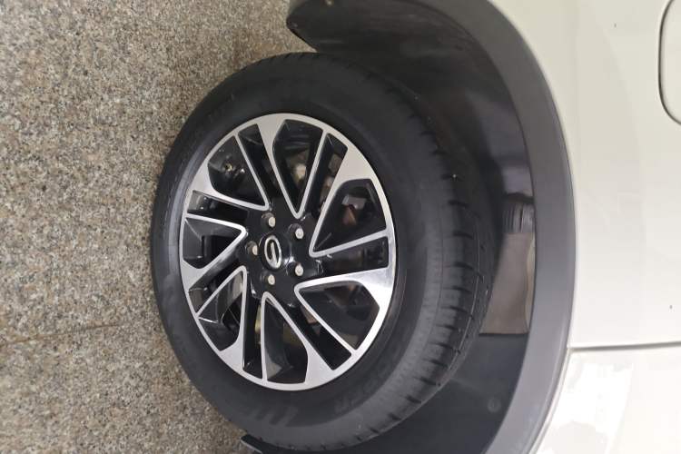 Used GAC Trumpchi GS4 2017 235T G-DCT Two-Wheel Drive Elite Edition Right Rear Wheel Hub