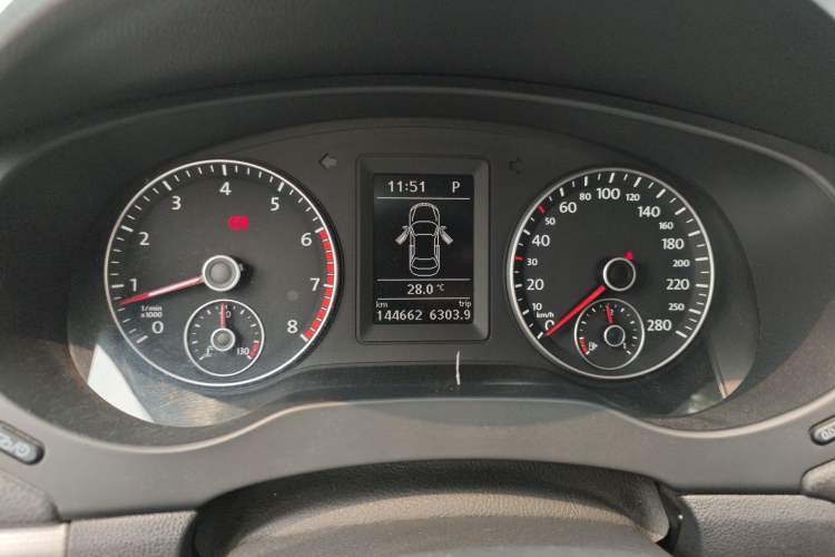 Used Volkswagen Sagitar 2014 1.4TSI Automatic Luxury Model Instrument Cluster