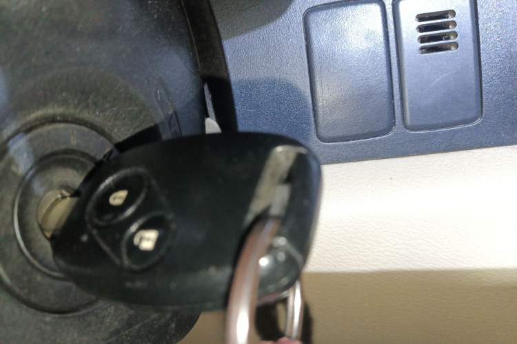 Used Honda CR-V 2010 2.4L automatic four-wheel drive luxury version Vehicle Key