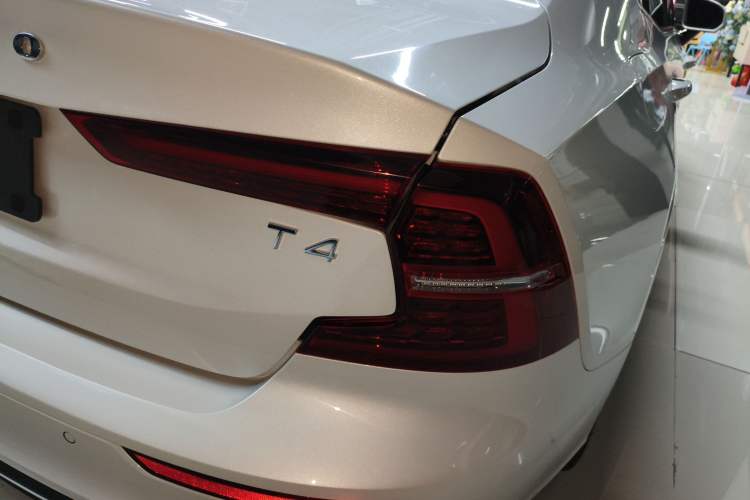 Used Volvo S60 2021 T4 Zhiyuan Luxury Edition