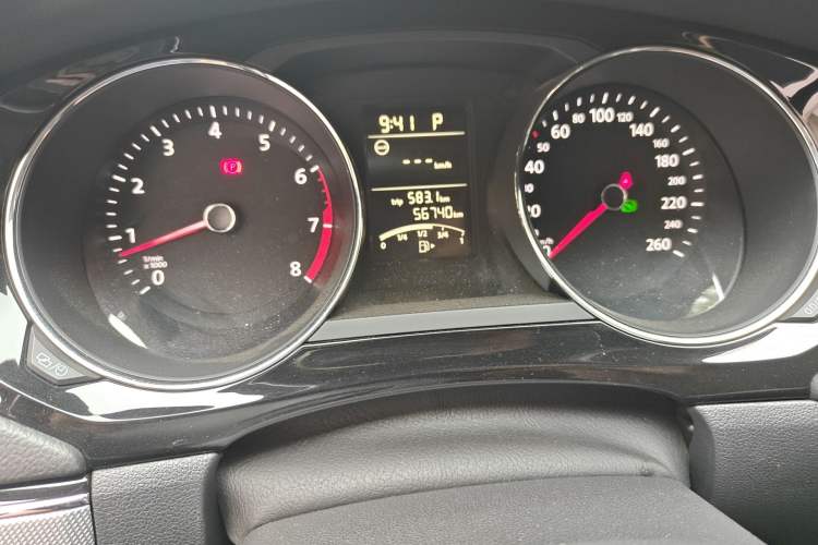 Used Volkswagen Sagitar 2018 1.6L Automatic Comfort Model Odometer Close Up