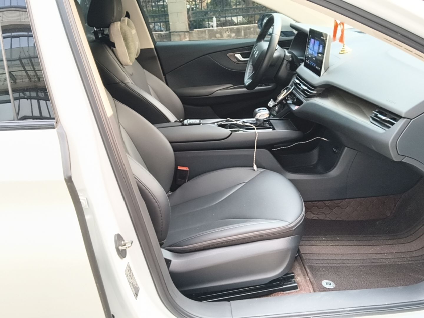 Hongqi E-QM5 2023 Base Travel Edition — снимка 19