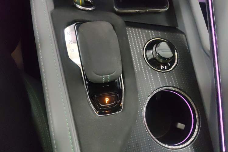 Used Zeekr 001 2022 Ultra-Long Range Dual-Motor YOU Version Gear Lever