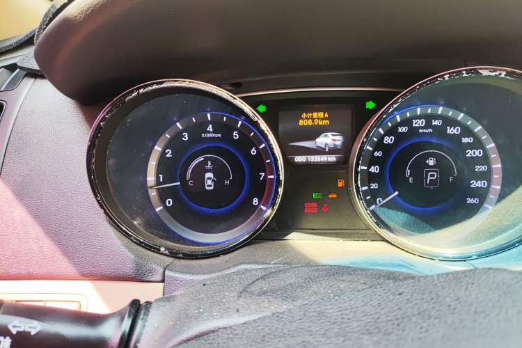 Used Hyundai Sonata 2013 2.0L Automatic Prestige Edition Odometer Close Up