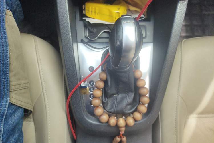 Used Volkswagen Sagitar 2014 1.4TSI Automatic Luxury Model Gear Lever