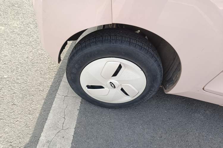 Used Chery QQ Ice Cream 2022 170km Sundae Phosphate Lithium-Ion Exterior 5