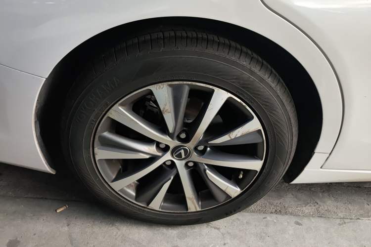 Used Lexus ES 2018 200 Excellence Edition China V Standard Exterior 5