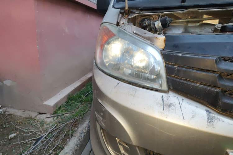 Used Haima Fosida Rongda 2012 1.2L Ronda Comfort Edition HMA GM12-NR Right Front Headlight