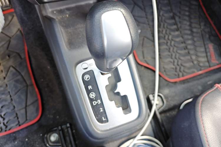 Used Suzuki Jimny 2015 1.3 AT JLX Gear Lever