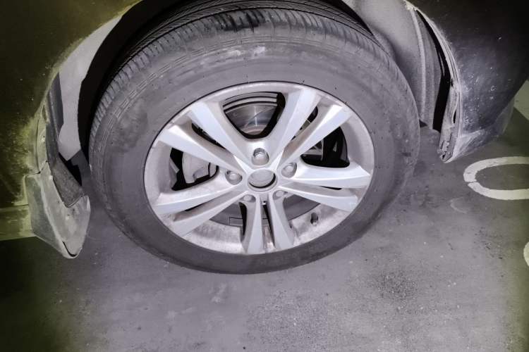 Used HYOSOW H3 2015 1.5L manual luxury version
