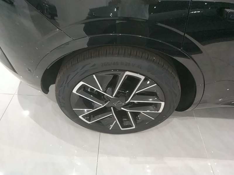 Used Avatr 11 2025 Max All-Electric Four-Wheel Drive — 25