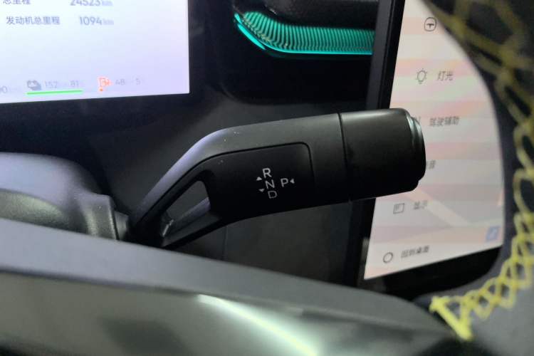 Used Lynk & Co 08 EM-P 2023 245km Ultra-Long Range Halo Gear Lever