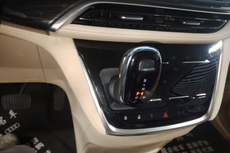 Used Buick GL8 2023 ES Lu Zun Deluxe Model
