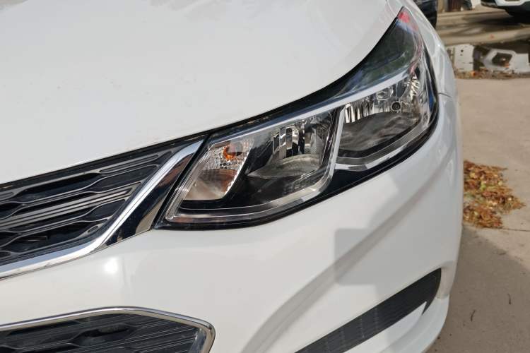 Used Chevrolet Cruze 2017 1.5L Automatic Pioneer Sunroof Edition
