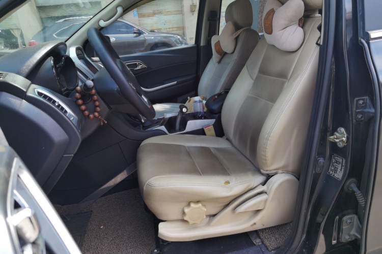 Used JMC Yusheng S350 2013 2.4T Automatic 2WD Diesel Luxury Edition 5 Seats
