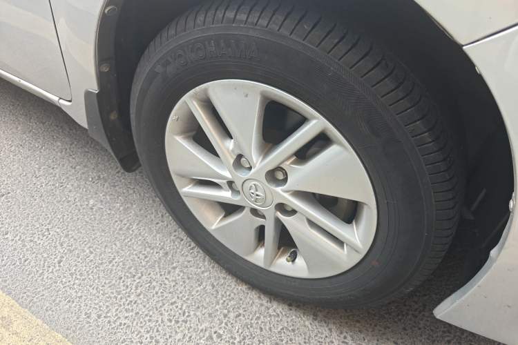 Used Toyota Corolla 2014 1.6L CVT GL Right Front Wheel Hub