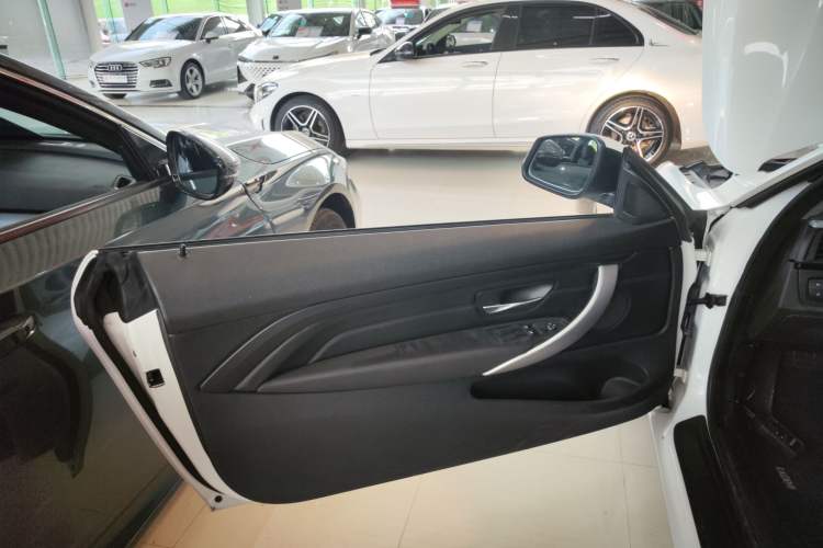Used BMW 4 Series 2016 420i Fashion Model Left Rear Door Interior