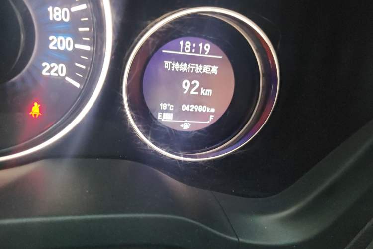 Used Honda Vezel 2017 1.8L CVT Two-Wheel Drive Luxury Model Odometer Close Up