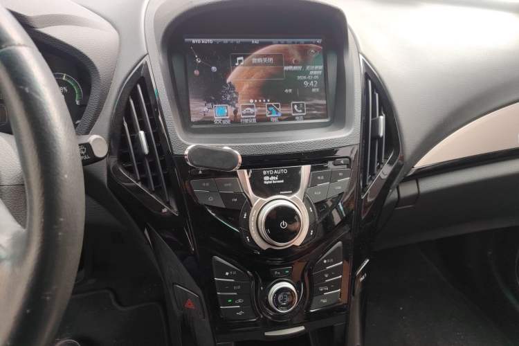 Used BYD Qin New Energy 2015 1.5T Dual-Crown Flagship Plus Edition Audio And AC Panel