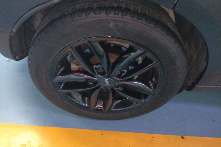 Used MINI Countryman 2014 1.6L COOPER Fun Right Rear Wheel Hub