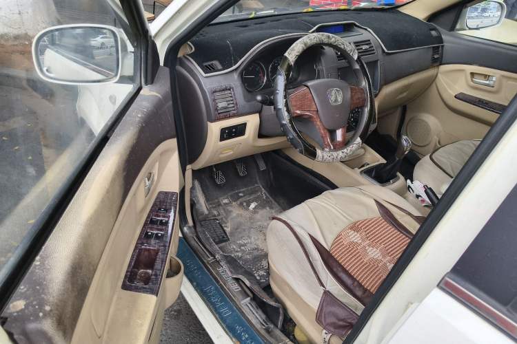 Used BAIC Weiwang M30 2015 1.5L Basic Version BJ415B Driver Seat