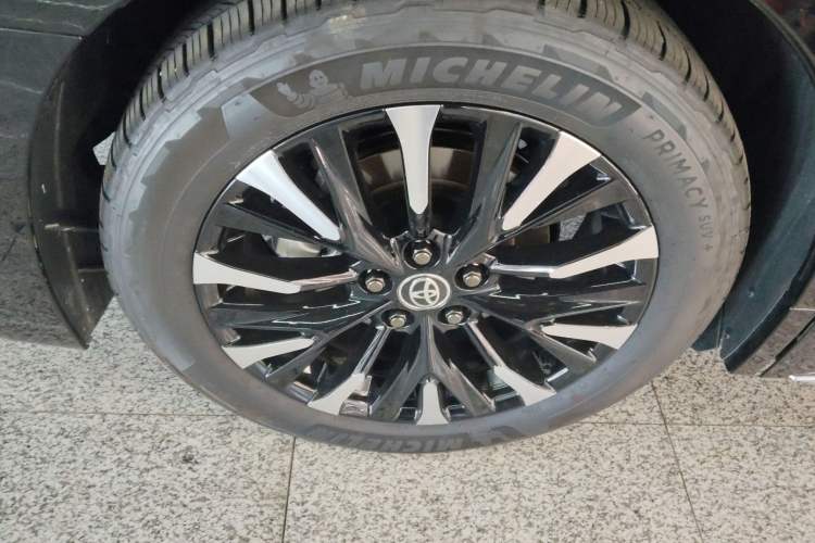 Used Toyota Alphard 2024 Dual-Engine 2.5L Deluxe Edition
