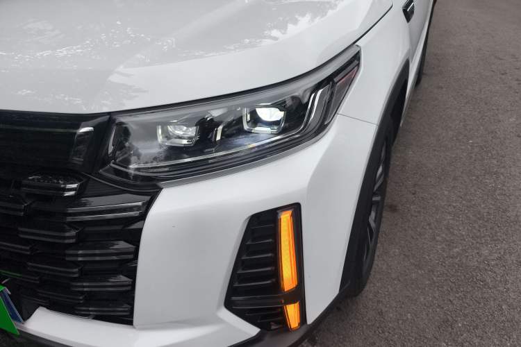 Used Changan CS95 2023 2.0T Two-Wheel Drive Luxury PLUS
