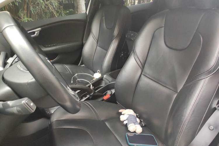 Used Volvo V40 2016 T3 Zhiyi Edition
