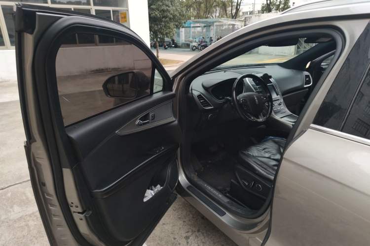 Used Lincoln MKX 2017 2.0T Two-Wheel Drive Deluxe Edition