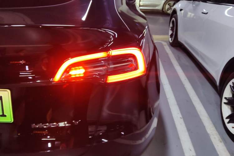 Used Tesla Model Y 2023 Long-Range All-Wheel-Drive Version
