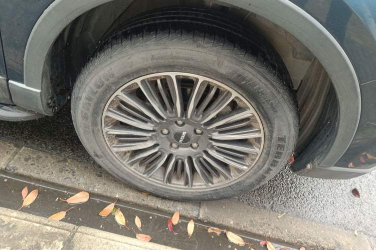 Used Sinotruk VGV U70 2020 1.5T Manual Elite Edition 7-Seater Right Front Wheel Hub