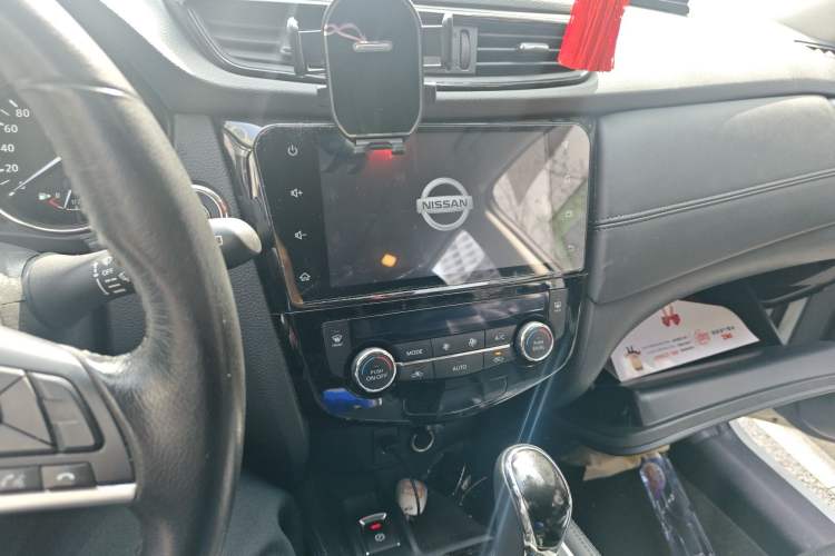 Used Nissan X-Trail 2019 2.0L CVT Smart Connect Comfort Edition 2WD Audio And AC Panel